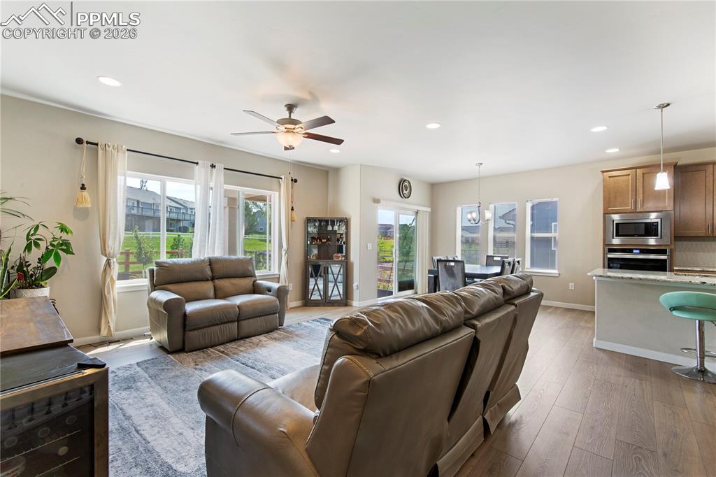 Image 7 of 32: Living Room