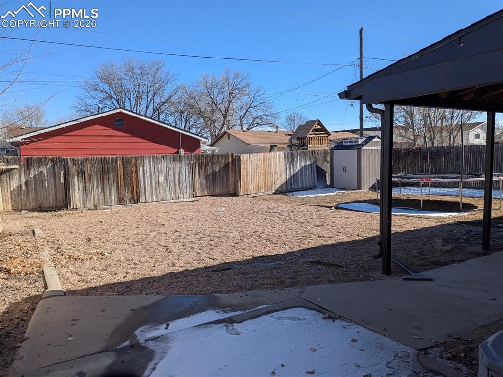 Image 17 of 18: Yard