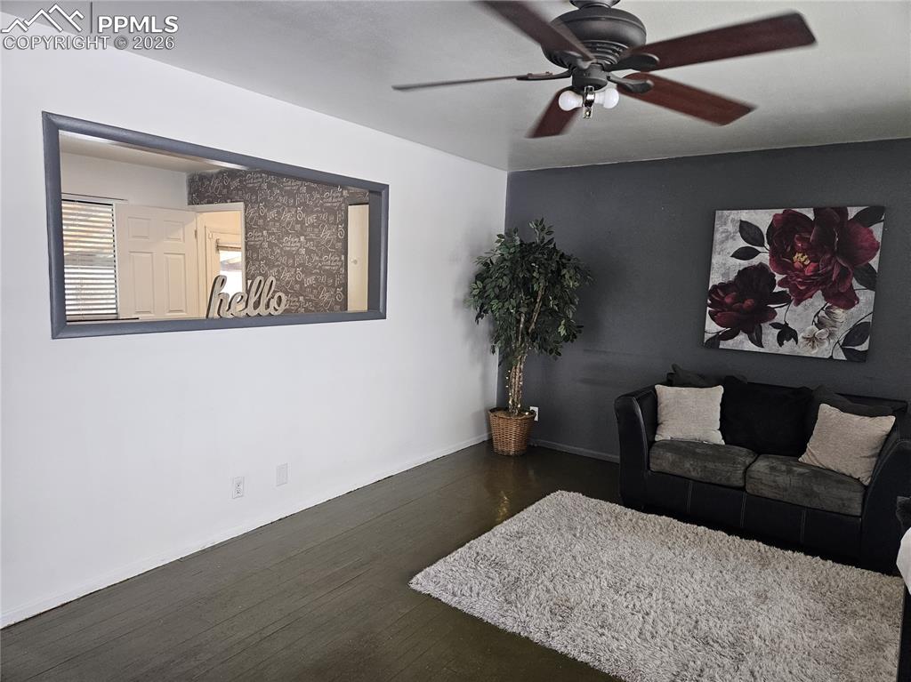 Image 3 of 18: Living Room