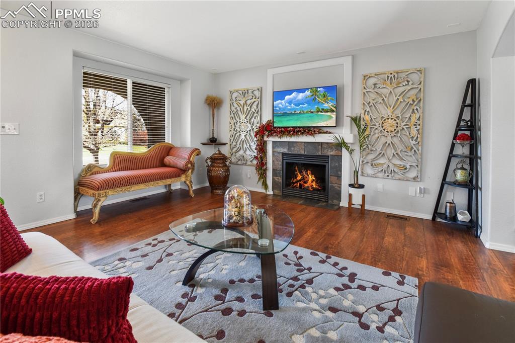Image 11 of 40: Living Room