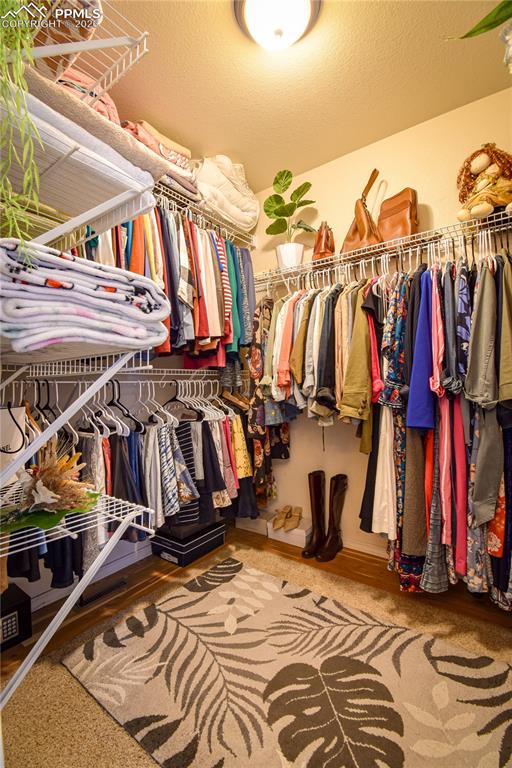 Image 22 of 40: Closet