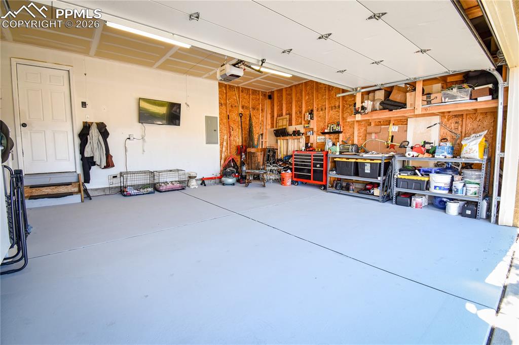 Image 39 of 40: Garage