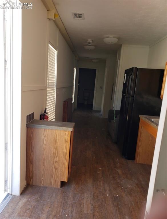 Image 10 of 10: Kitchen