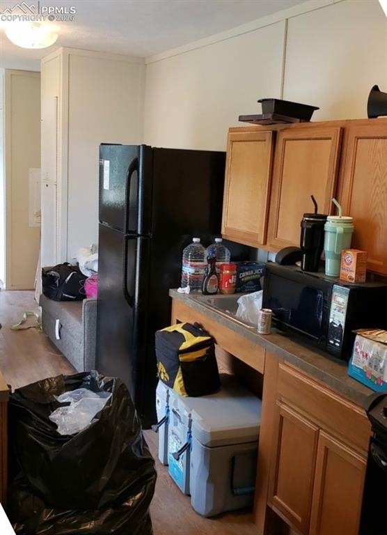 Image 2 of 10: Kitchen