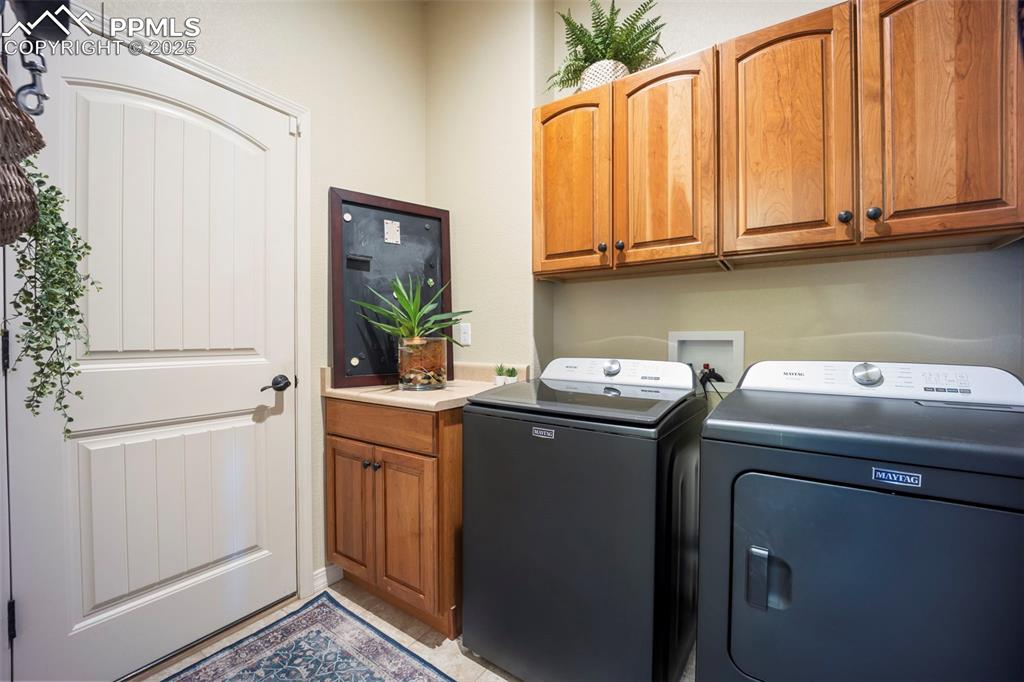 Image 20 of 50: Laundry