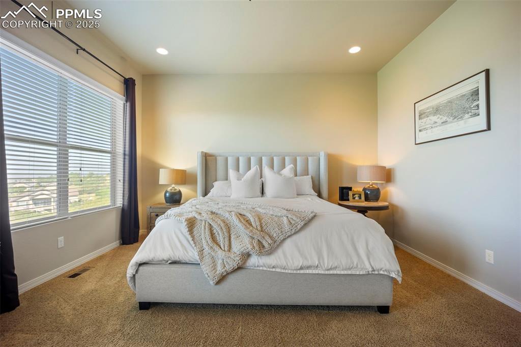 Image 24 of 50: Bedroom