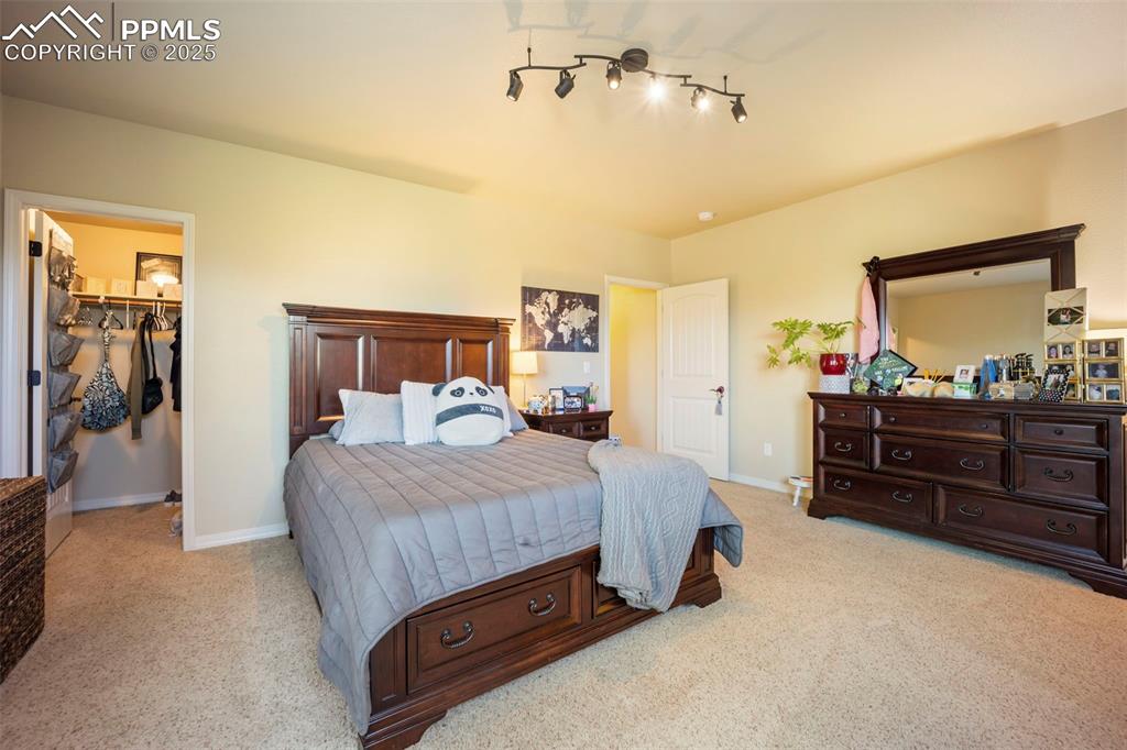 Image 37 of 50: Bedroom