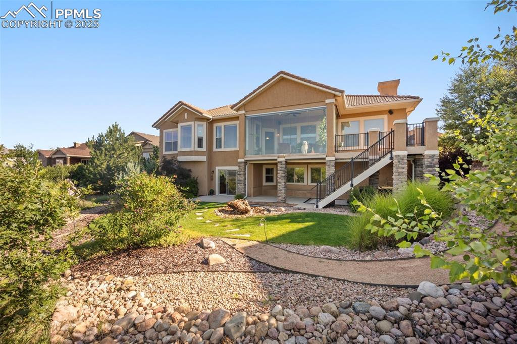 Image 4 of 50: Back of Structure