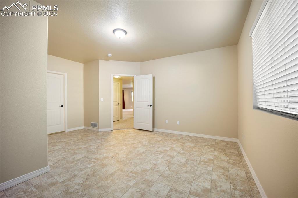 Image 40 of 50: Bedroom