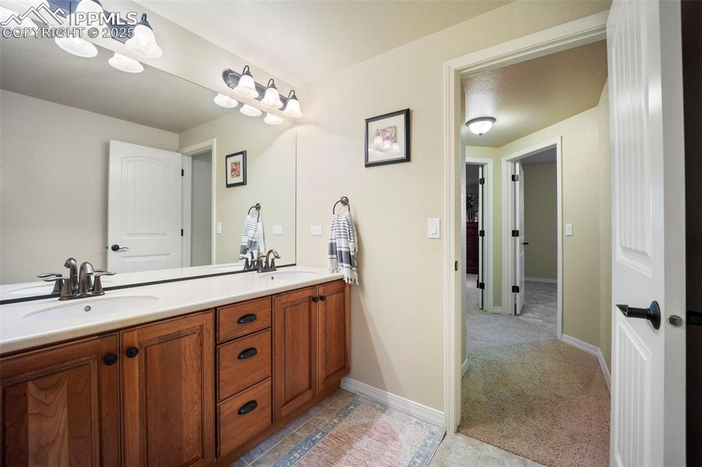 Image 42 of 50: Bathroom