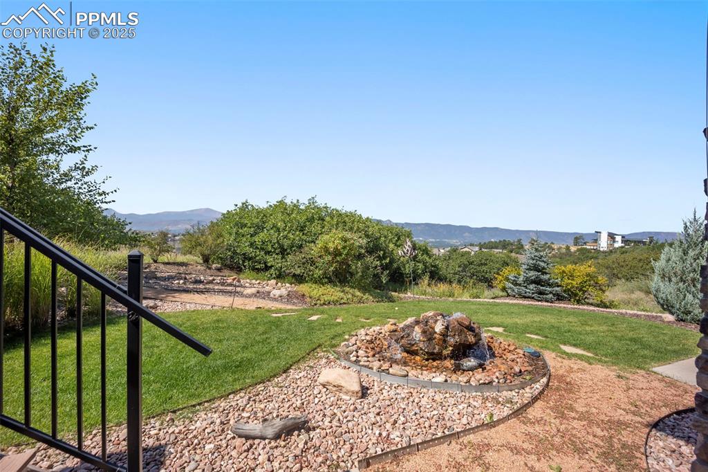 Image 45 of 50: Yard