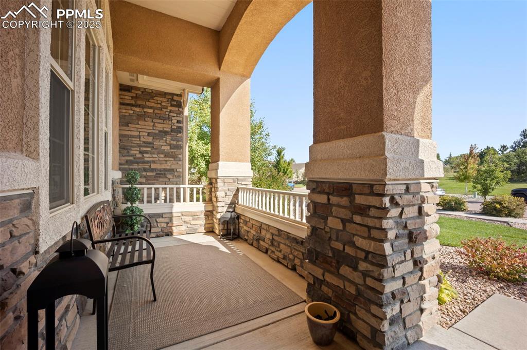 Image 5 of 50: Patio