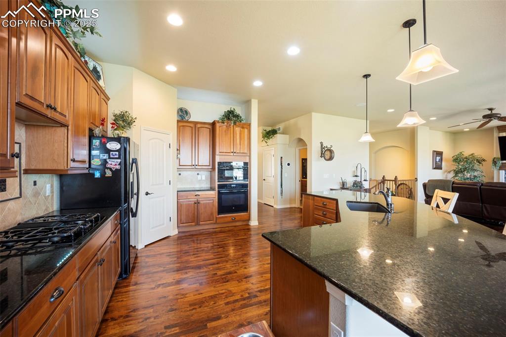 Image 9 of 50: Kitchen