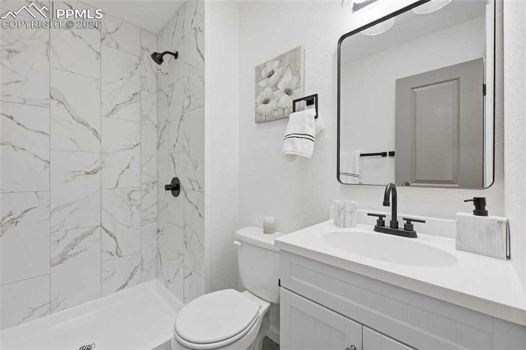 Image 15 of 30: Bathroom