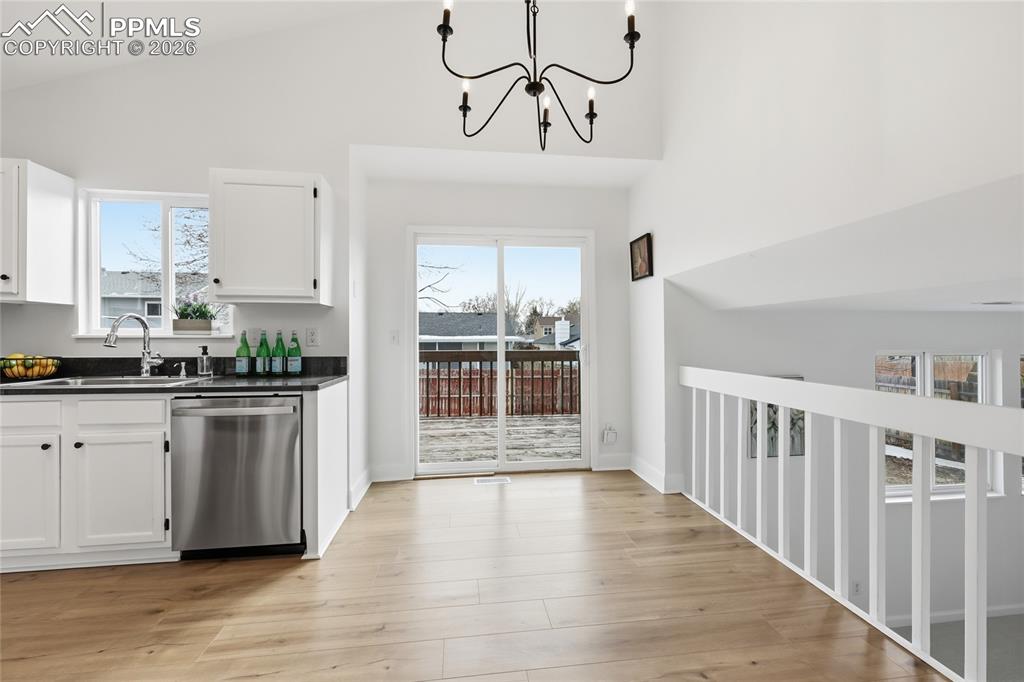 Image 4 of 30: Kitchen