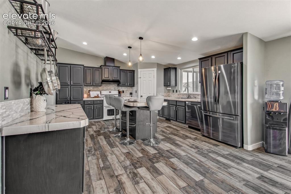 Image 13 of 46: Kitchen