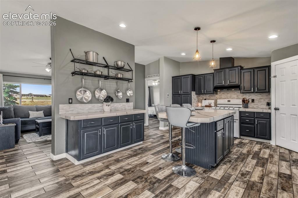 Image 14 of 46: Kitchen