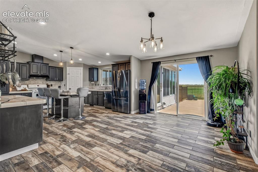 Image 18 of 46: Dining Room