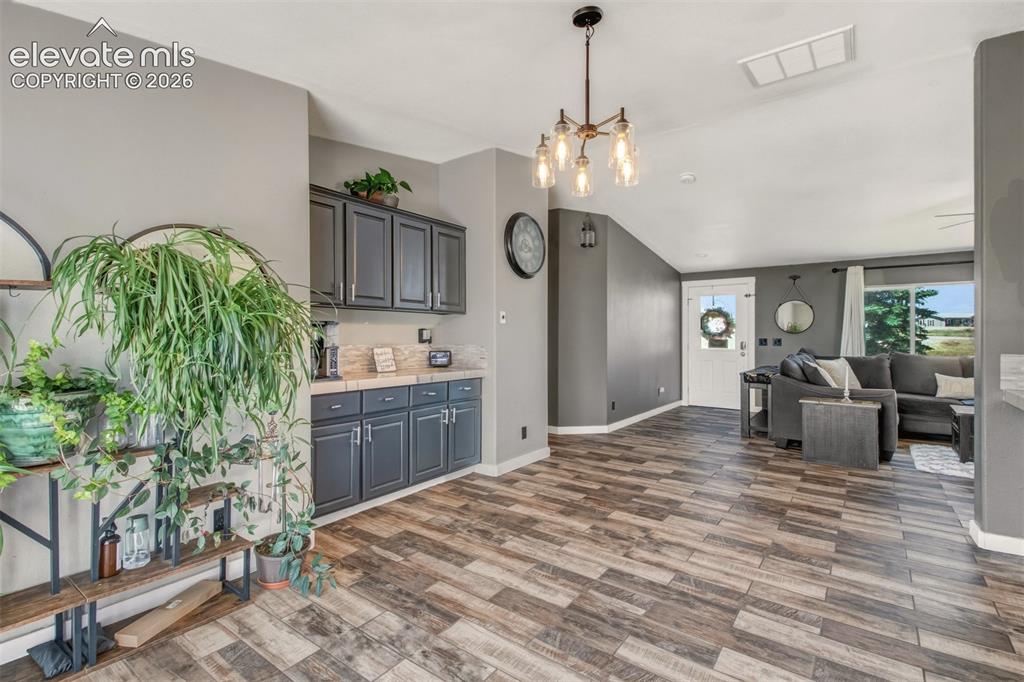 Image 19 of 46: Dining Room