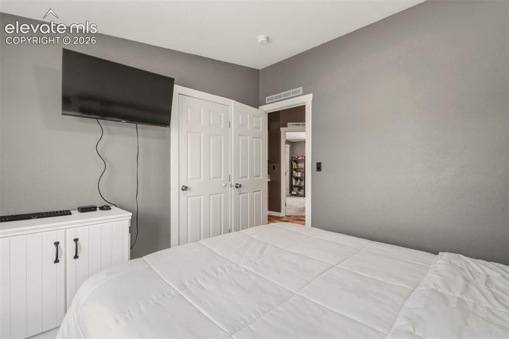 Image 22 of 46: Bedroom