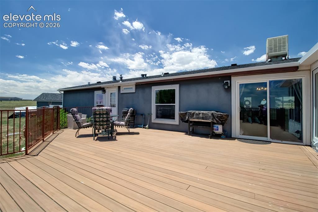 Image 36 of 46: Deck