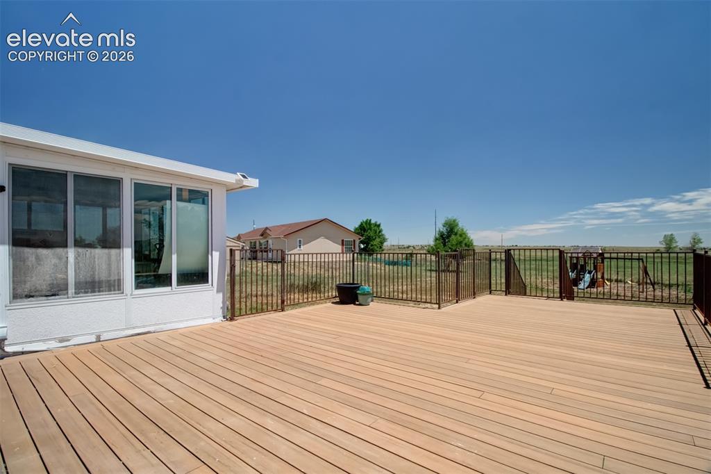 Image 38 of 46: Deck