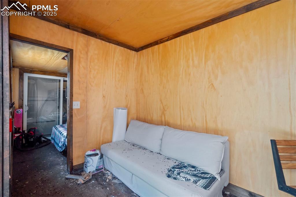 Image 10 of 50: Sitting Room