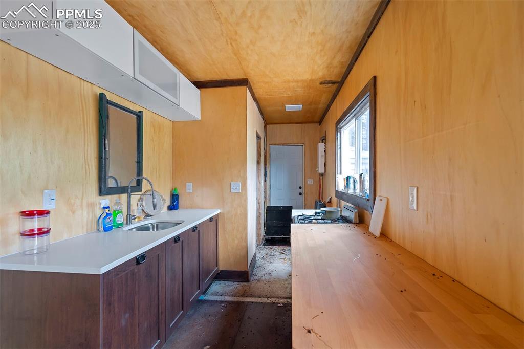 Image 11 of 50: Kitchen