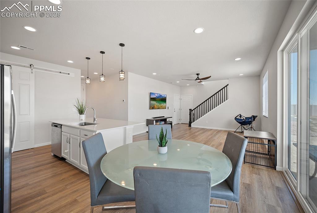 Image 11 of 31: Dining Area