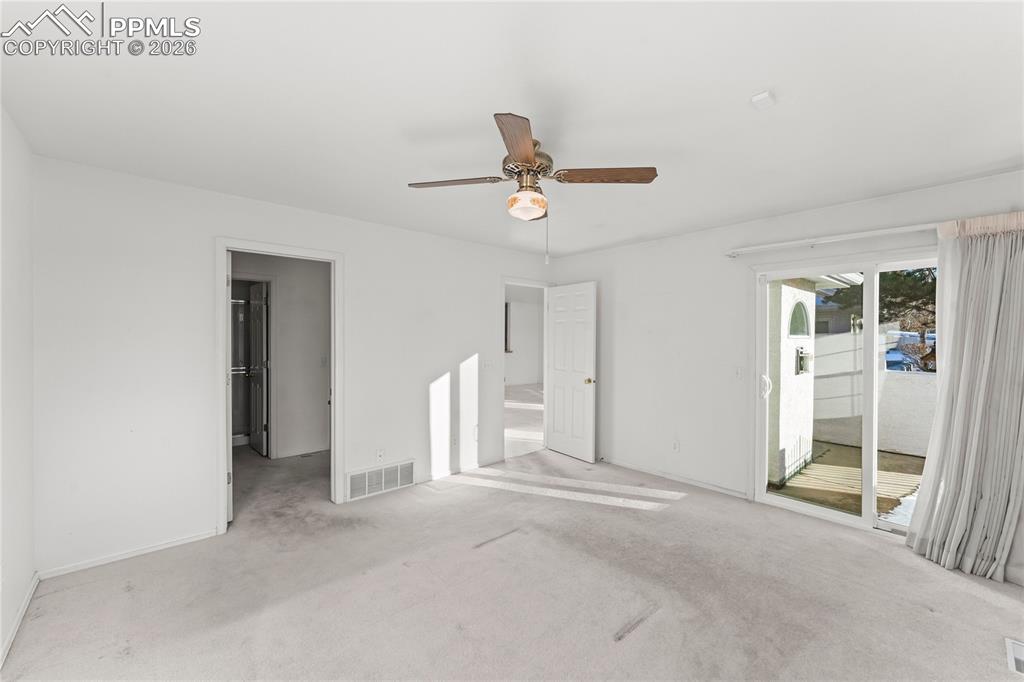 Image 18 of 35: Bedroom