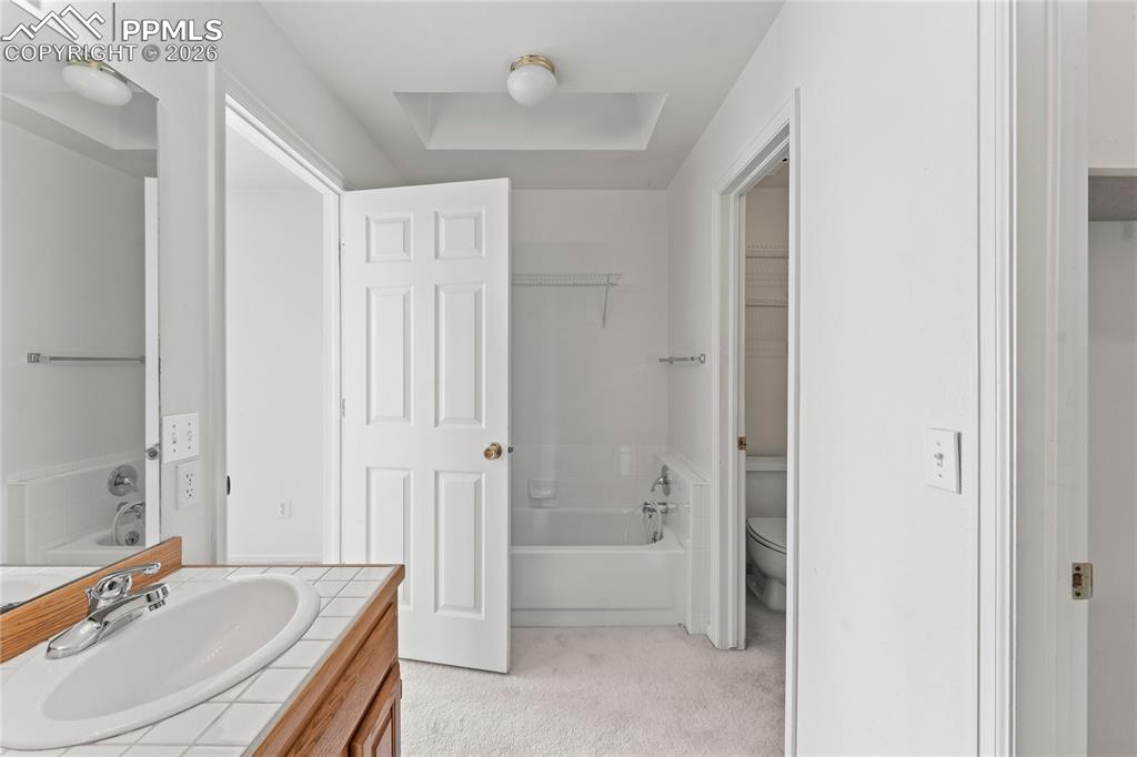 Image 20 of 35: Bathroom