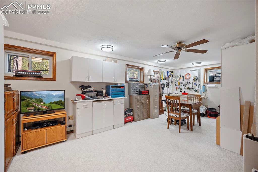 Image 21 of 49: Being used as a hobby room.