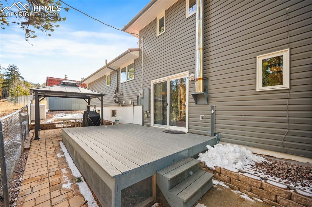 Image 37 of 49: Deck