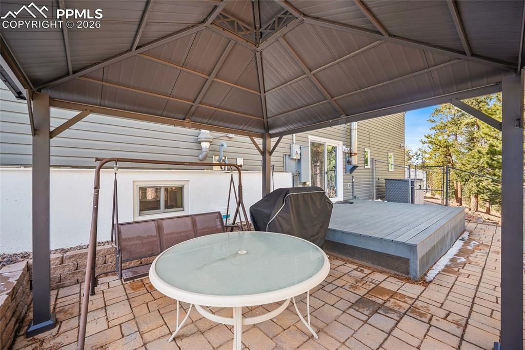 Image 38 of 49: Deck