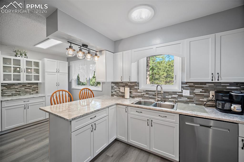 Image 4 of 49: Completely upgraded with gorgeous quartz counter tops and designer backspla