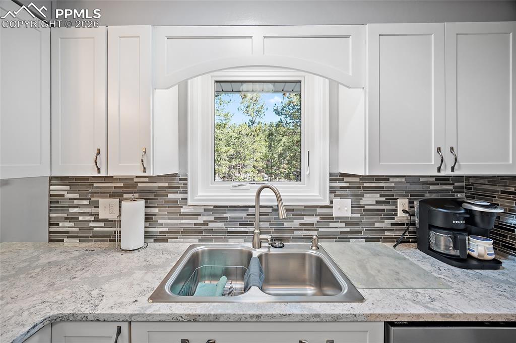 Image 6 of 49: Kitchen