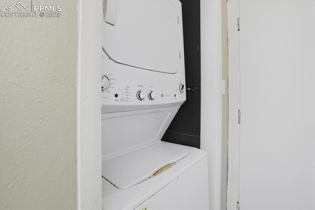 Image 10 of 27: Laundry