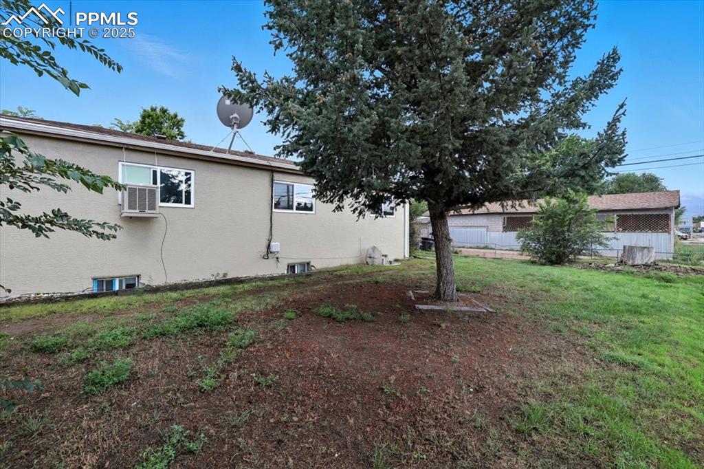 Image 25 of 27: Side of Structure