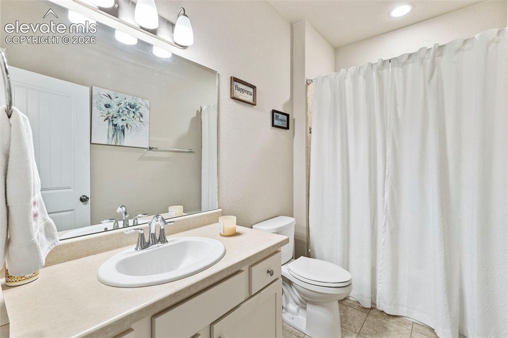 Image 26 of 38: Bathroom