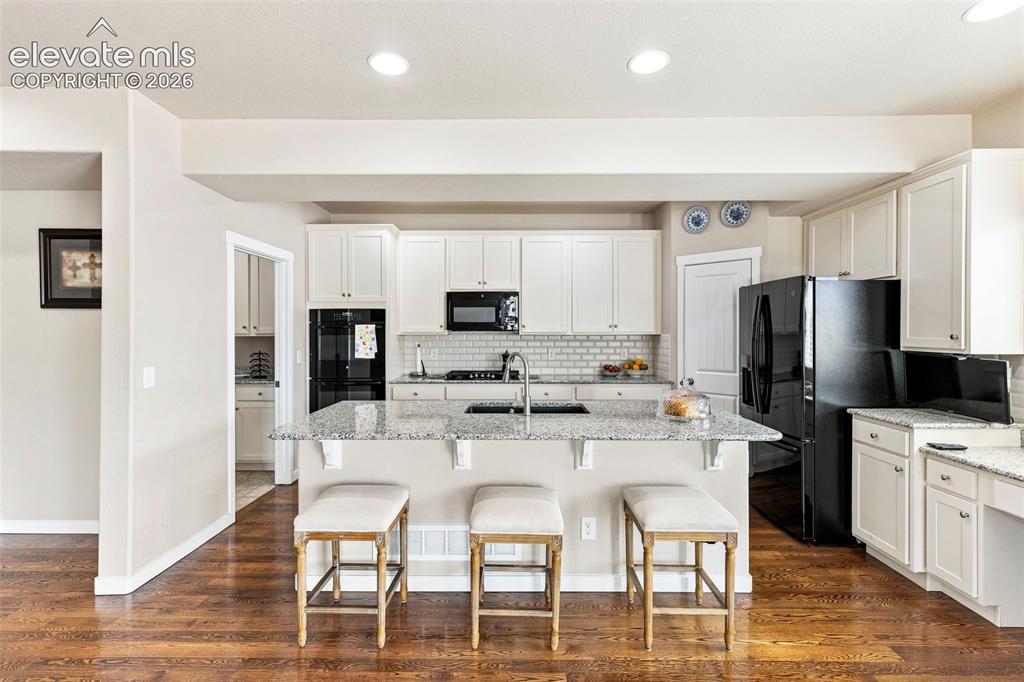 Image 7 of 38: Kitchen