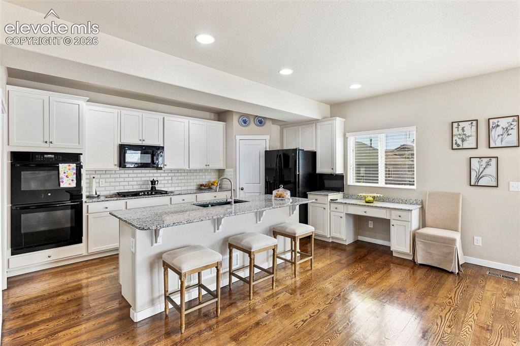 Image 8 of 38: Kitchen