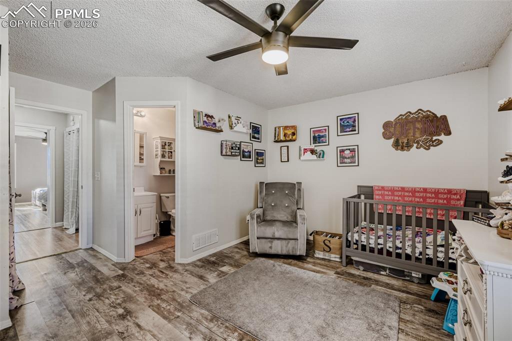 Image 16 of 22: Bedroom