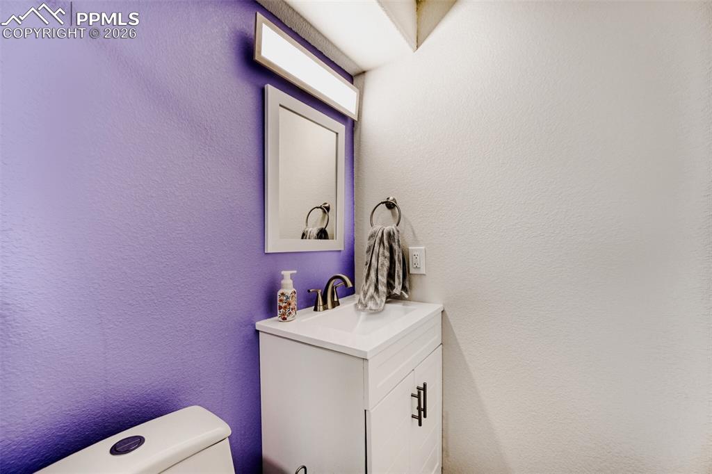 Image 20 of 22: Bathroom