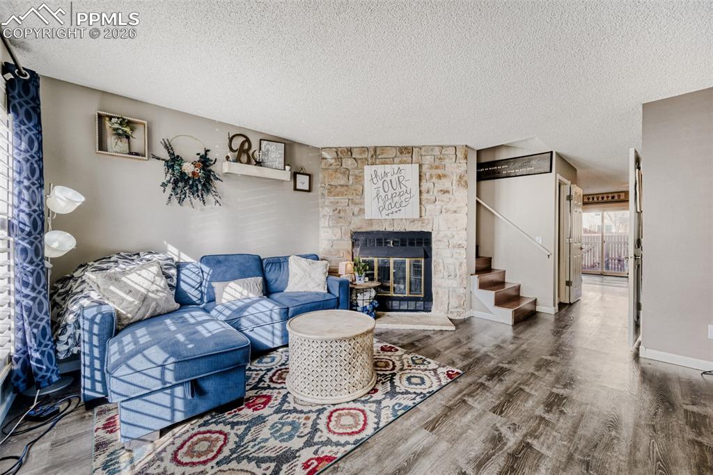 Image 4 of 22: Living Room