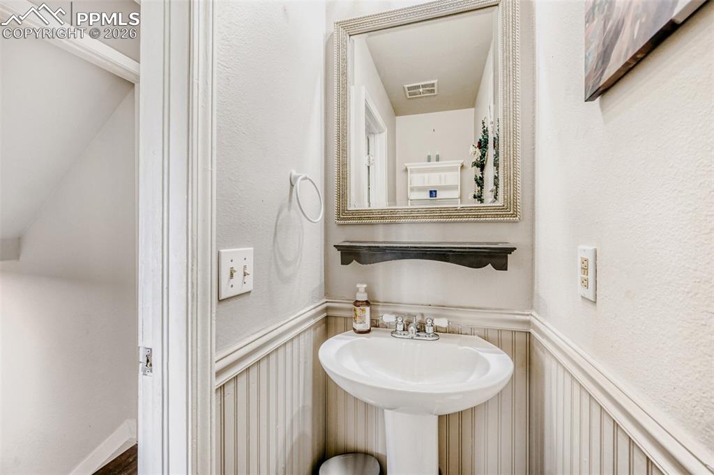 Image 6 of 22: Bathroom