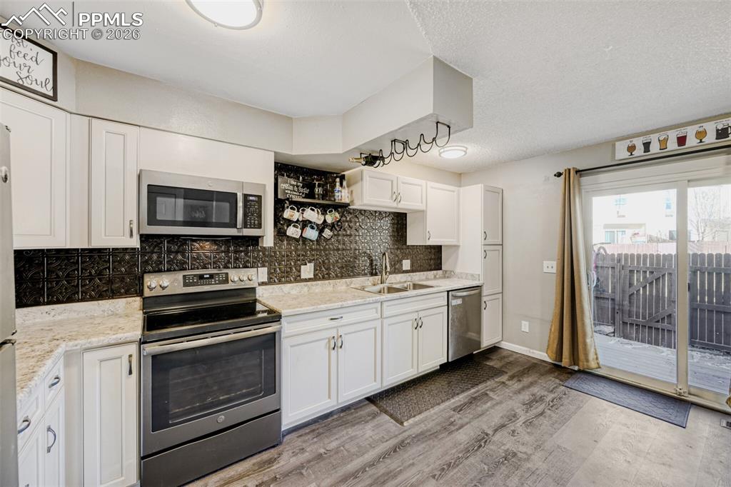 Image 9 of 22: Kitchen