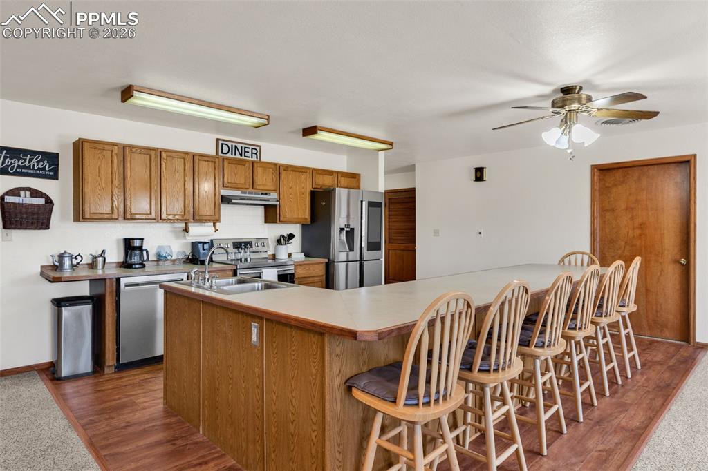 Image 12 of 50: Kitchen