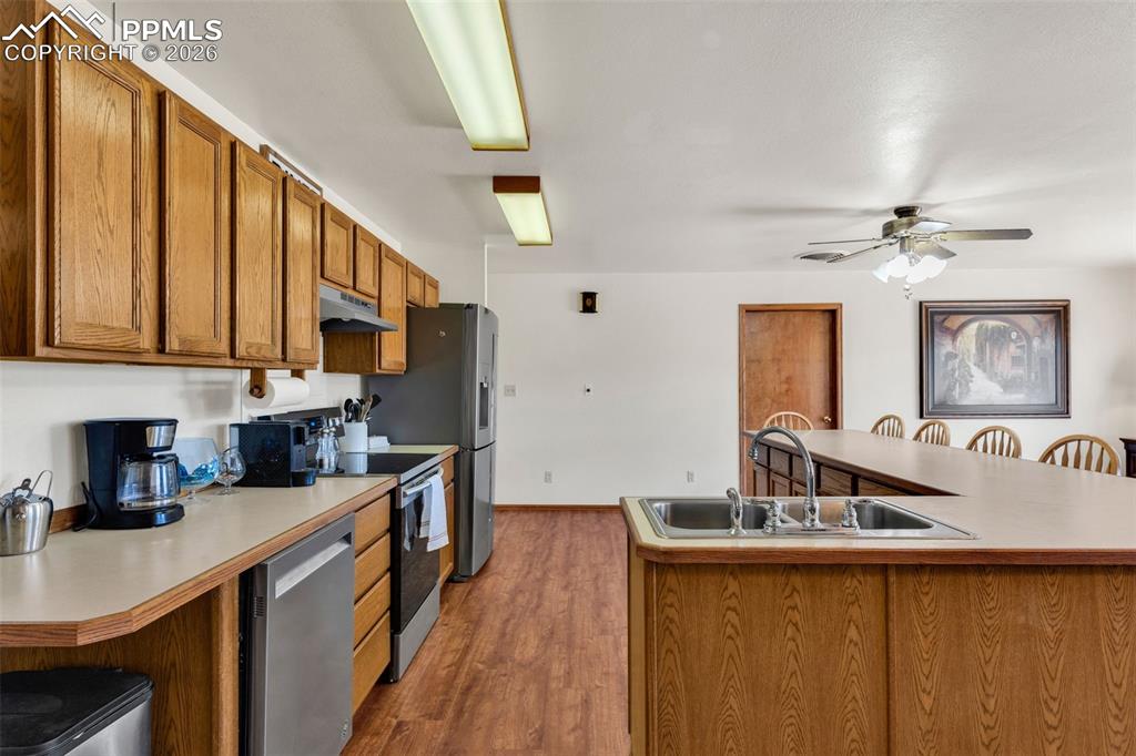 Image 14 of 50: Kitchen