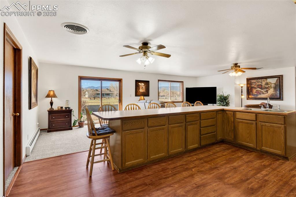 Image 17 of 50: Kitchen