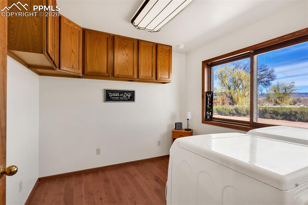 Image 21 of 50: Laundry